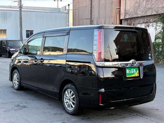 Toyota Noah 10