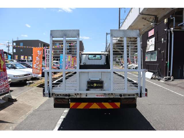 Isuzu Elf 8