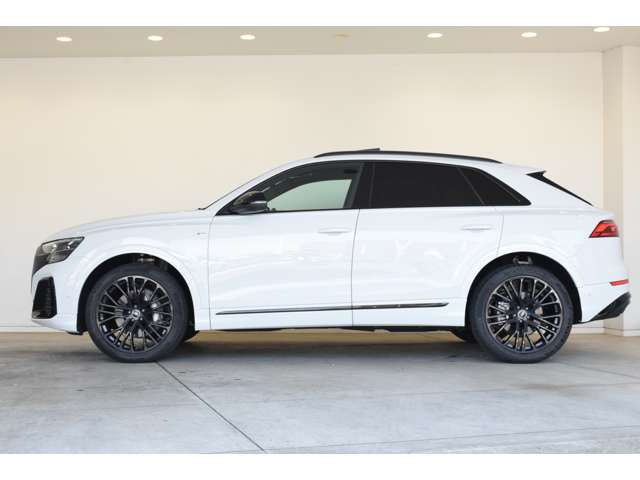 Audi Q8 11