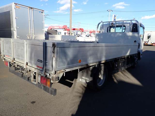 Isuzu Elf 7