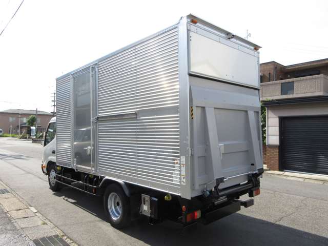Hino Dutro 12