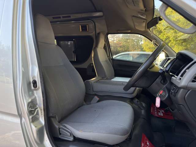 Toyota Hiace Van 11