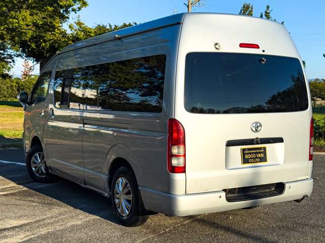 Toyota Hiace Van 2