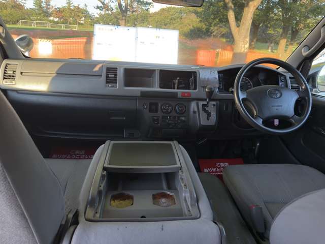 Toyota Hiace Van 6