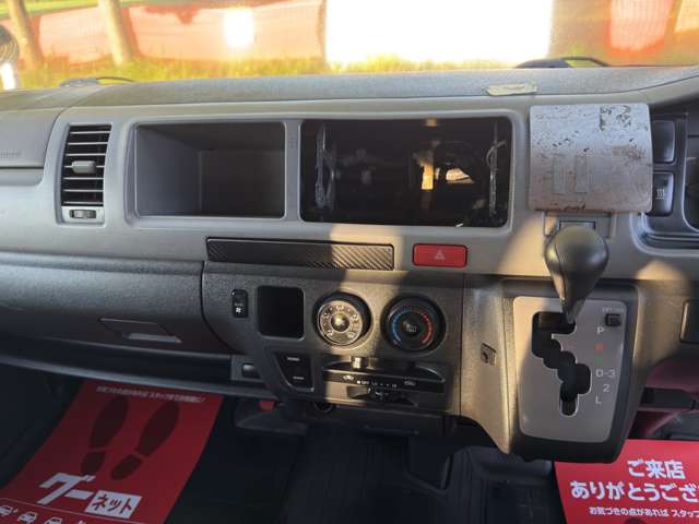 Toyota Hiace Van 7