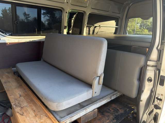 Toyota Hiace Van 8