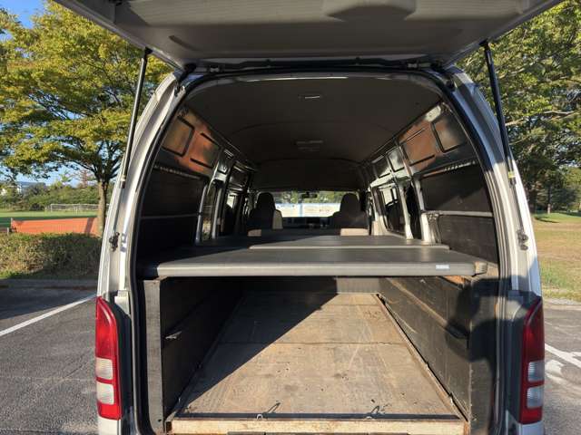 Toyota Hiace Van 10