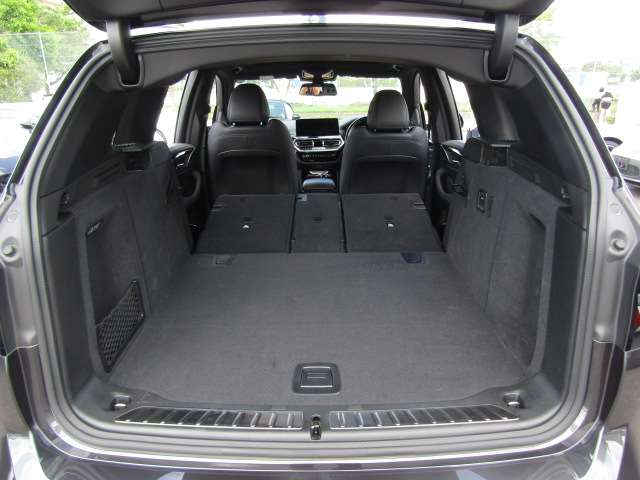 BMW iX3 12