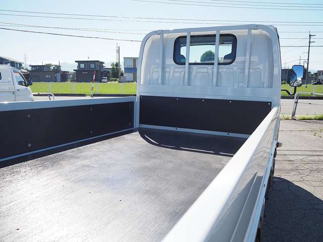 Isuzu Elf 9