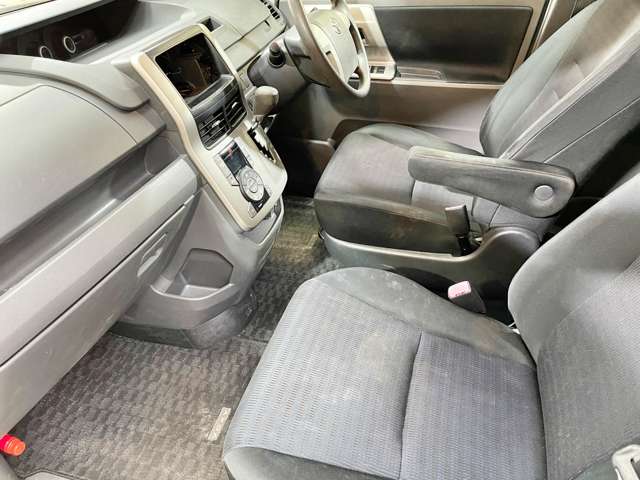 Toyota Voxy 8
