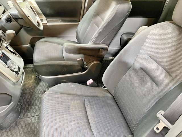 Toyota Voxy 9