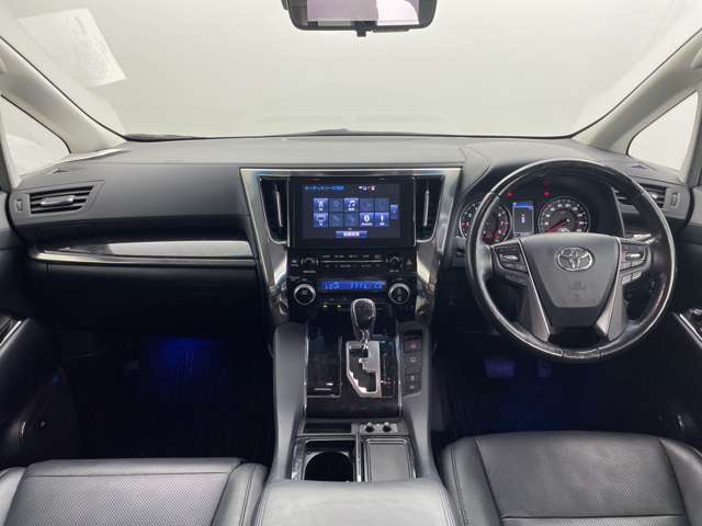 Toyota Alphard 3
