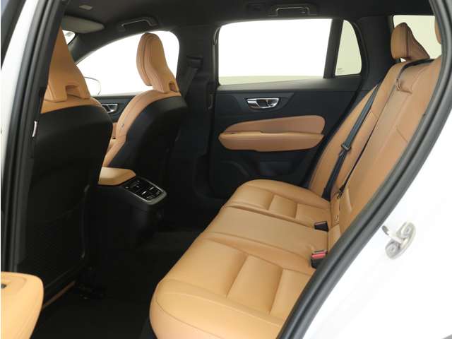 Volvo V60 Cross Country 12