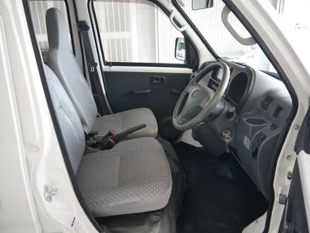 Daihatsu Hijet Cargo 12