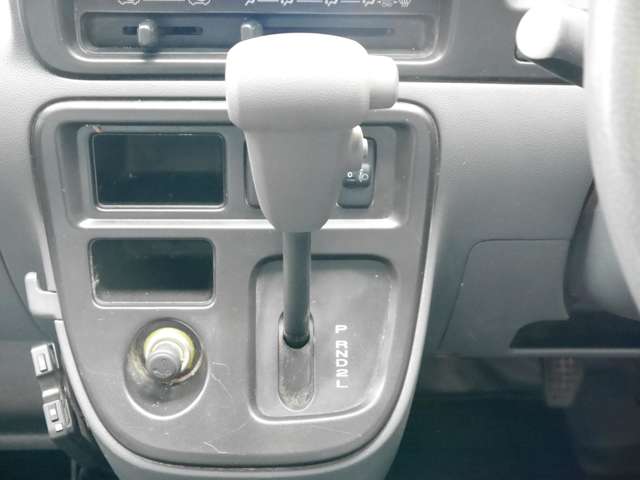 Daihatsu Hijet Cargo 9