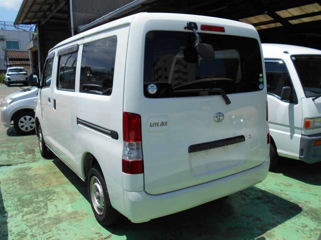 Toyota Light Ace Van 2