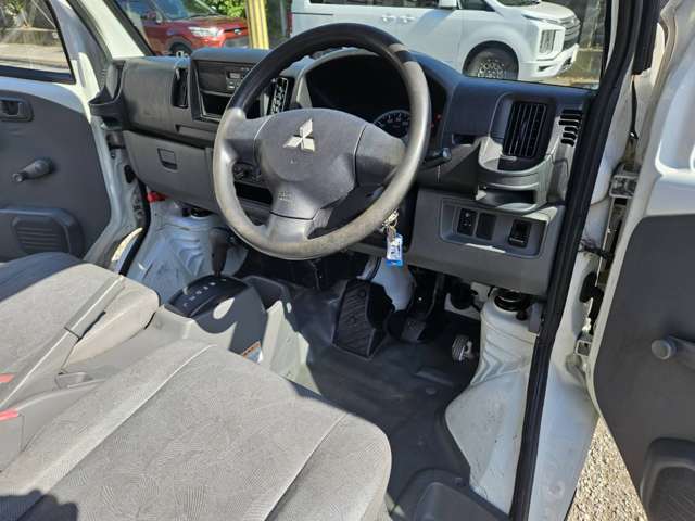 Mitsubishi Minicab Van 10