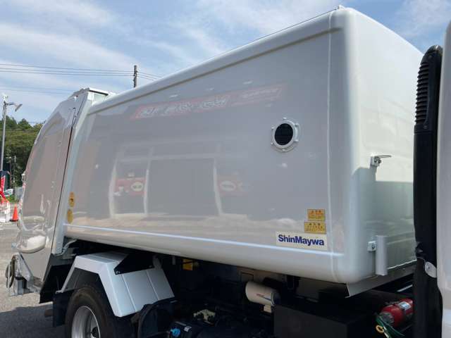 Mitsubishi Fuso Canter 9