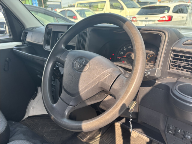 Toyota Pixis Van 11