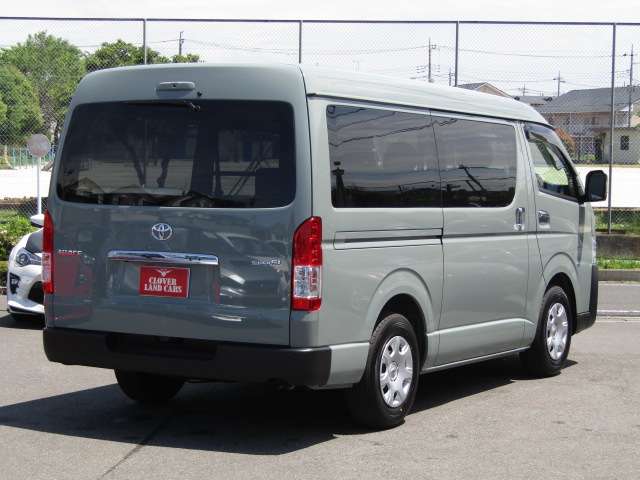 Toyota Hiace Van 11
