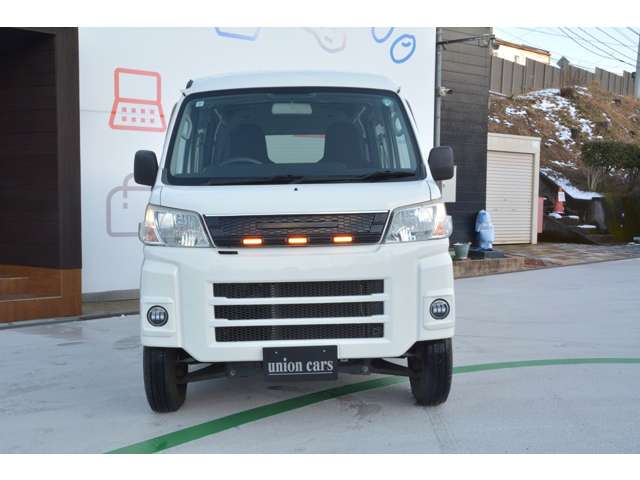 Daihatsu Hijet Cargo 2