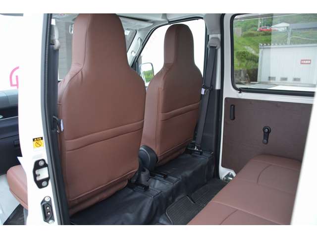 Daihatsu Hijet Cargo 4