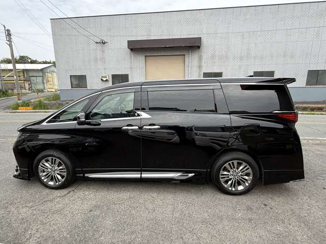 Toyota Alphard 4