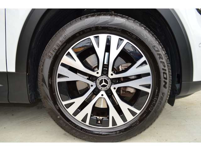 Mercedes-Benz GLB 11