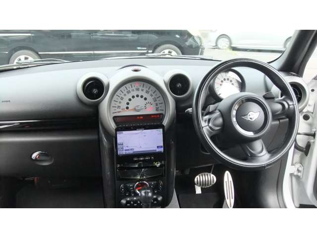 MINI Crossover 8