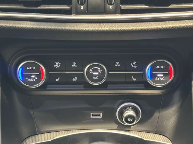 Alfa Romeo Stelvio 7