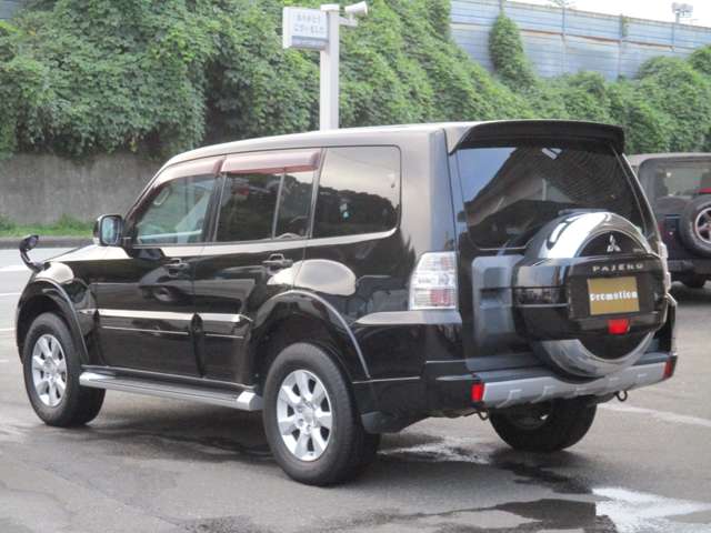 Mitsubishi Pajero 9
