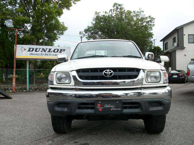 Toyota Hilux 2