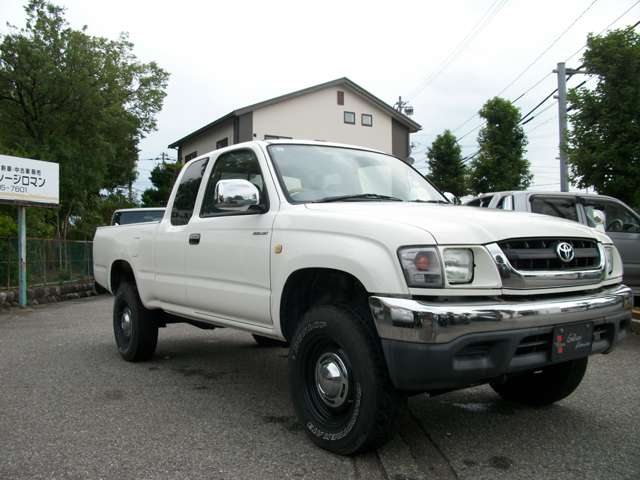 Toyota Hilux 4