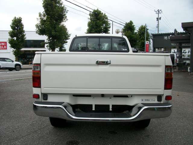 Toyota Hilux 8