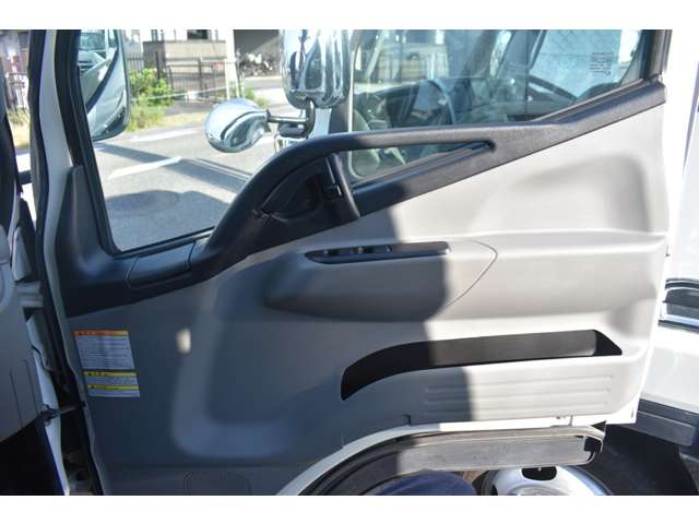 Mitsubishi Fuso Canter 9