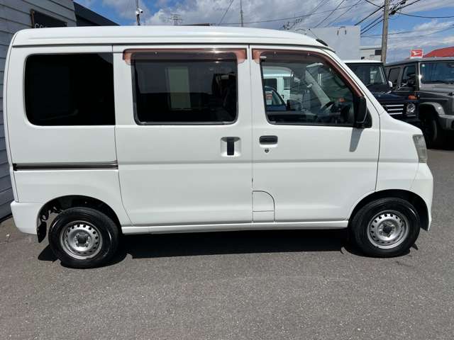 Daihatsu Hijet Cargo 12