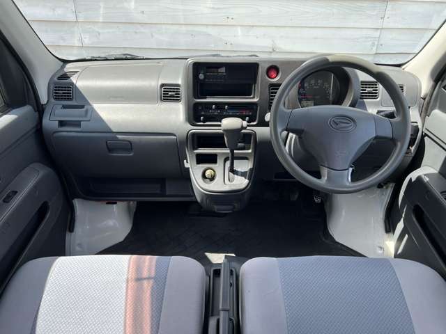 Daihatsu Hijet Cargo 6