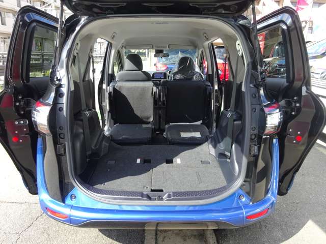Toyota Sienta 11