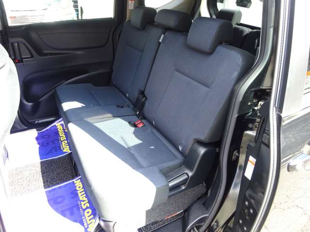 Toyota Sienta 8