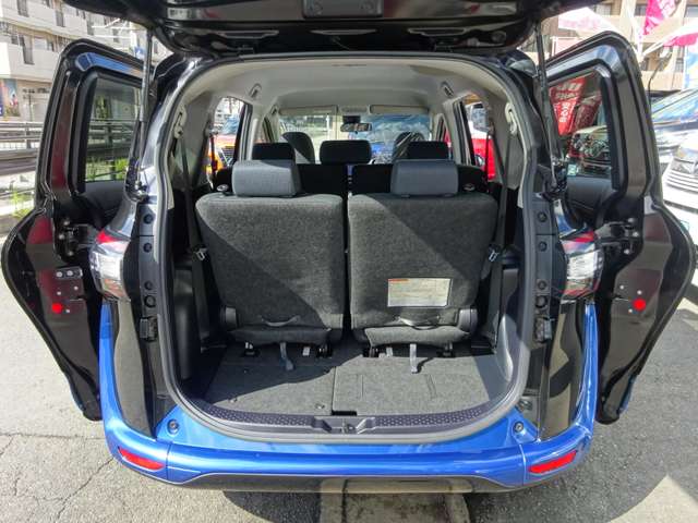 Toyota Sienta 10
