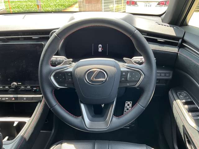Lexus LBX 11