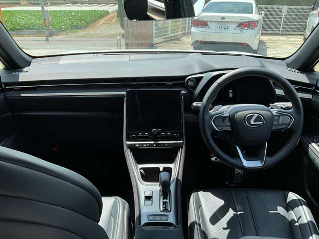 Lexus LBX 12