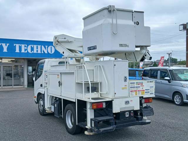 Hino Dutro 6