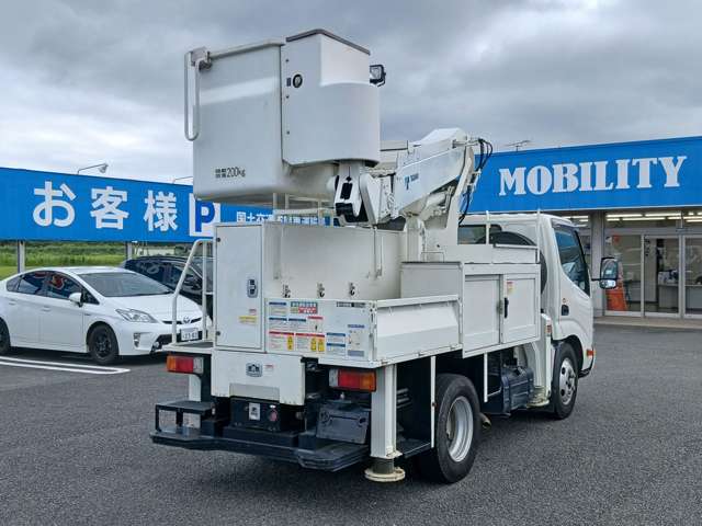 Hino Dutro 8