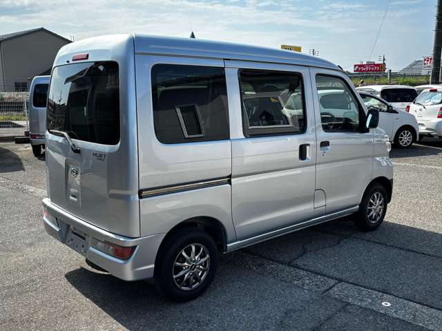 Daihatsu Hijet Cargo 3