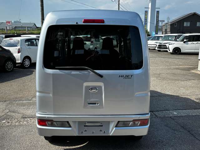Daihatsu Hijet Cargo 4