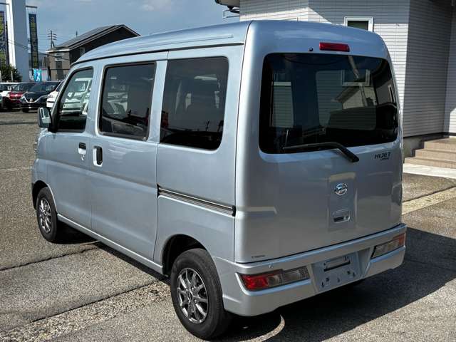 Daihatsu Hijet Cargo 5