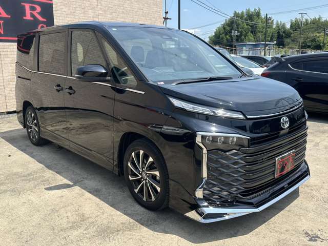 Toyota Voxy 2