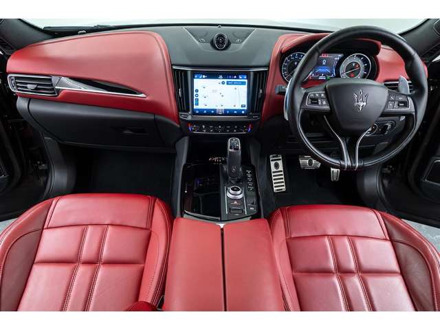Maserati Levante 8