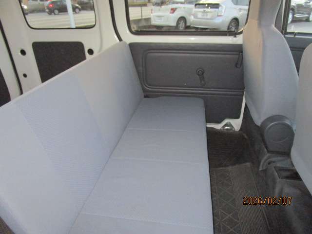 Daihatsu Hijet Cargo 12